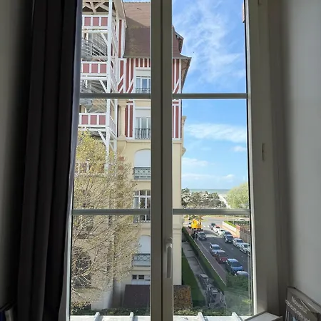 Appartamento Dans Deauvillaise Avec Grand Jardin, Face à Royal, Entièrement Rénové, Vue Royal Et Vue Mer, 4 Couchages