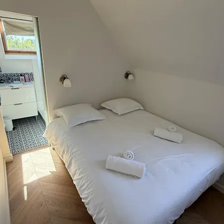 Dans Deauvillaise Avec Grand Jardin, Face à Royal, Entièrement Rénové, Vue Royal Et Vue Mer, 4 Couchages Appartamento